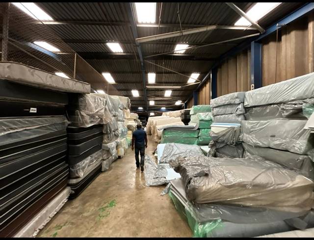 2,900M² WAREHOUSE TO LET IN KEW